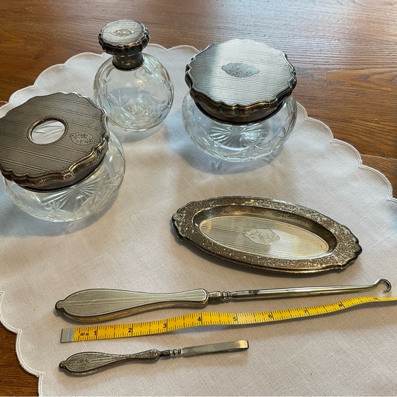 Antique Sterling Silver Vanity Set. - Picture 2 of 8